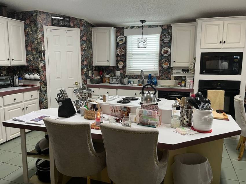 1284 Las Brisas Lane a Winter Haven, FL Mobile or Manufactured Home for Sale